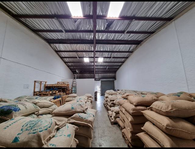 192M² WAREHOUSE TO LET IN CROWN